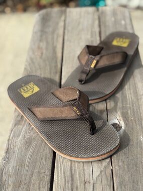 Reef Men’s Brown and Black Textured Flip Flop Sandals